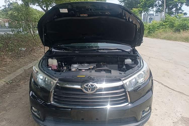 Used Toyota Highlander 2017 2.0T Two-Wheel Drive Elite Version 7 Seats Engine Bay