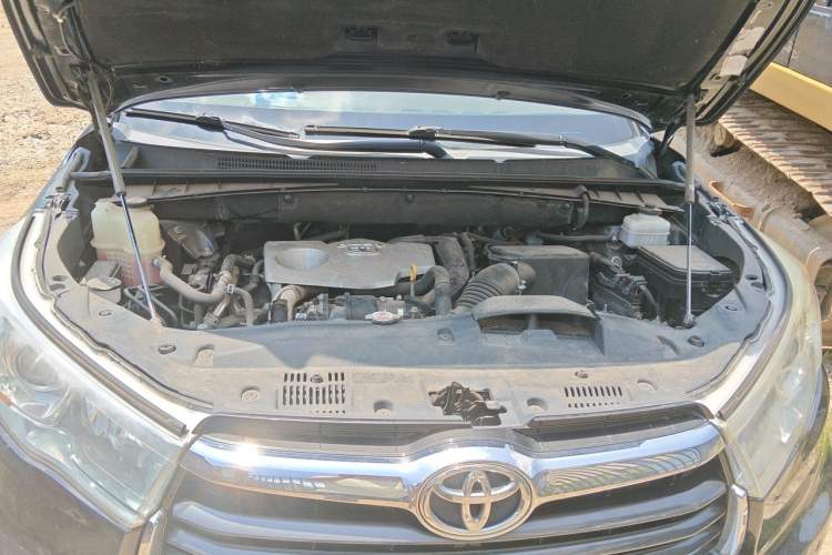 Used Toyota Highlander 2017 2.0T Four-Wheel Drive Luxury Edition 7 Seats Engine Bay