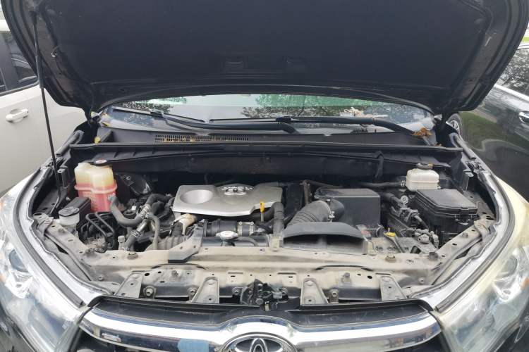 Used Toyota Highlander 2017 2.0T Two-Wheel Drive Elite Edition 5 Seats Engine Bay