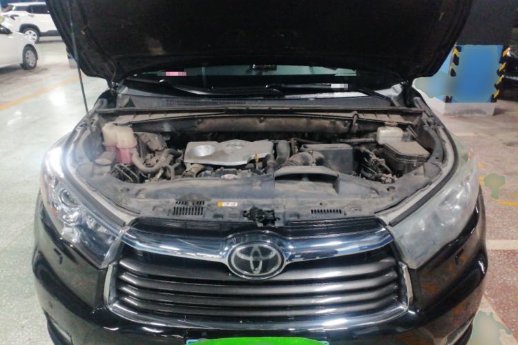 Used Toyota Highlander 2017 2.0T Four-Wheel Drive Ultimate Edition 7 Seats Engine Bay