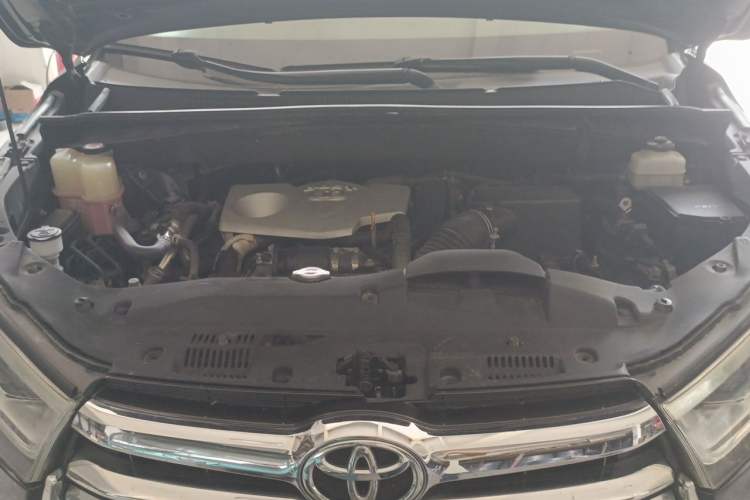 Used Toyota Highlander 2017 2.0T Four-Wheel Drive Luxury Edition 7 Seats Engine Bay