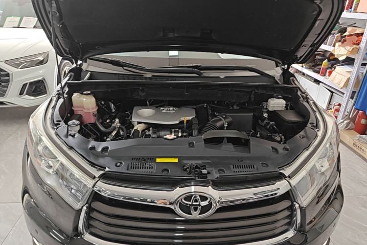 Used Toyota Highlander 2017 2.0T Four-Wheel Drive Luxury Edition 7 Seats Engine Bay