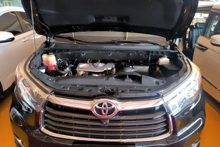 Used Toyota Highlander 2017 2.0T Four-Wheel Drive Luxury Edition 7 Seats Engine Bay