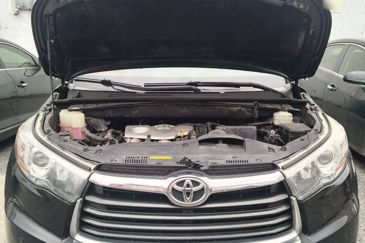 Used Toyota Highlander 2017 2.0T Four-Wheel Drive Luxury Edition 7 Seats Engine Bay