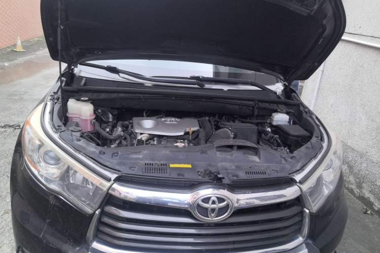 Used Toyota Highlander 2017 2.0T Two-Wheel Drive Elite Edition 5 Seats Engine Bay