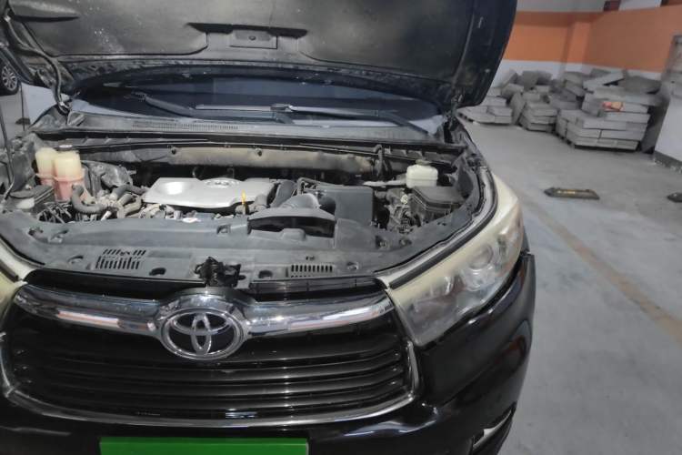 Used Toyota Highlander 2017 2.0T Two-Wheel Drive Luxury Edition 7 Seats Engine Bay Left