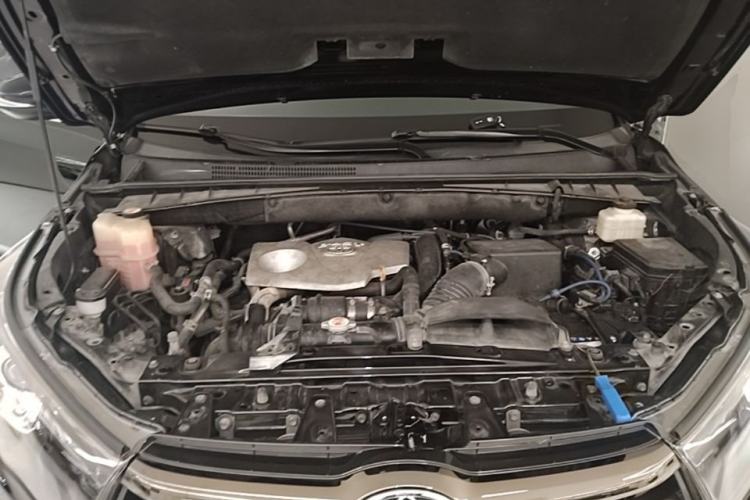 Used Toyota Highlander 2017 2.0T Four-Wheel Drive Black Edition Limited Model Engine Bay