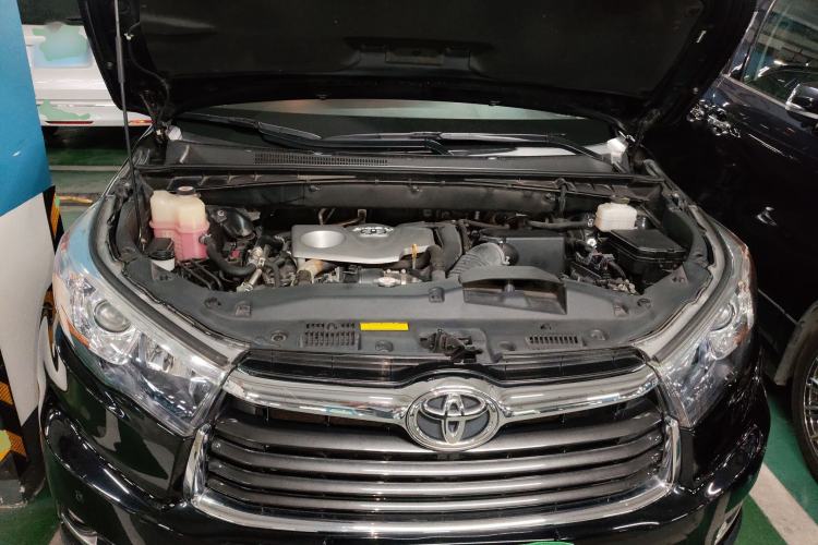 Used Toyota Highlander 2017 2.0T Four-Wheel Drive Luxury Edition 7 Seats Engine Bay