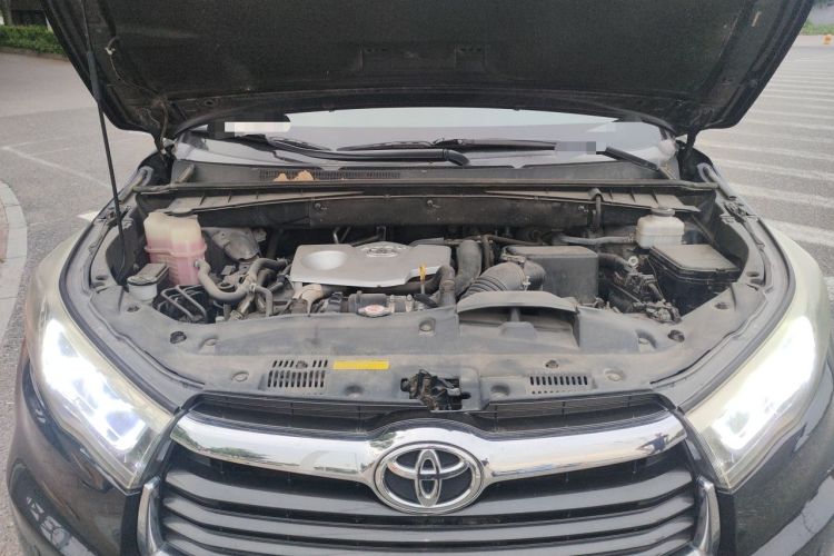 Used Toyota Highlander 2017 2.0T Two-Wheel Drive Luxury Edition 7 Seats Engine Bay
