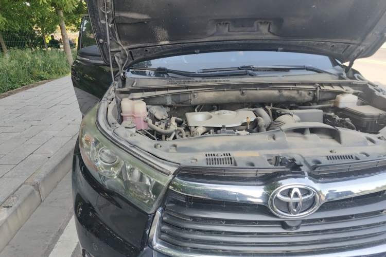 Used Toyota Highlander 2017 2.0T Four-Wheel Drive Luxury Edition 7 Seats Engine Bay Right