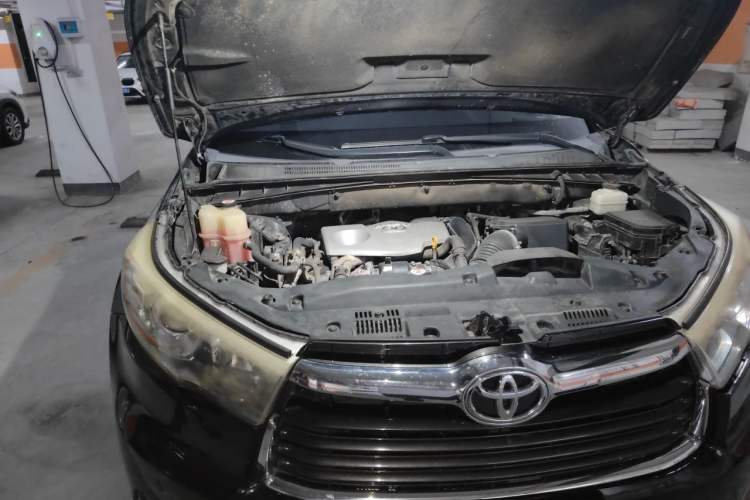 Used Toyota Highlander 2017 2.0T Two-Wheel Drive Luxury Edition 7 Seats Engine Bay Right