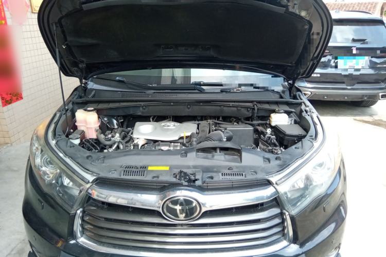Used Toyota Highlander 2017 2.0T Four-Wheel Drive Ultimate Edition 7 Seats Engine Bay