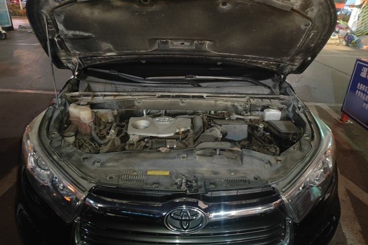 Used Toyota Highlander 2017 2.0T Two-Wheel Drive Luxury Edition 7 Seats Engine Bay