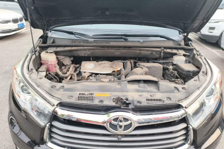 Used Toyota Highlander 2017 2.0T Four-Wheel Drive Luxury Edition 7 Seats Engine Bay