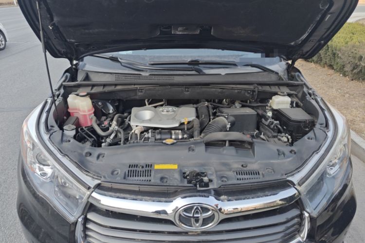 Used Toyota Highlander 2017 2.0T Four-Wheel Drive Luxury Edition 7 Seats Engine Bay