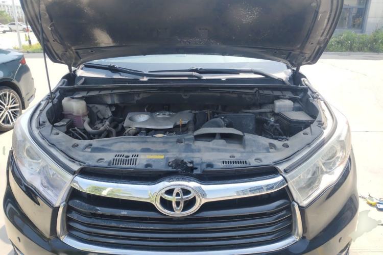 Used Toyota Highlander 2017 2.0T Four-Wheel Drive Luxury Edition 7 Seats Engine Bay