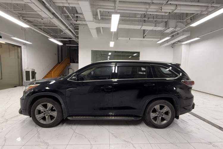 Used Toyota Highlander 2017 2.0T Four-Wheel Drive Luxury Edition 7 Seats Exterior 2