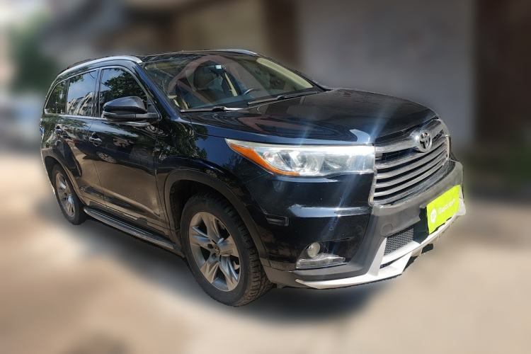 Used Toyota Highlander 2017 2.0T Two-Wheel Drive Luxury Edition 7 Seats Front Right 45 Deg