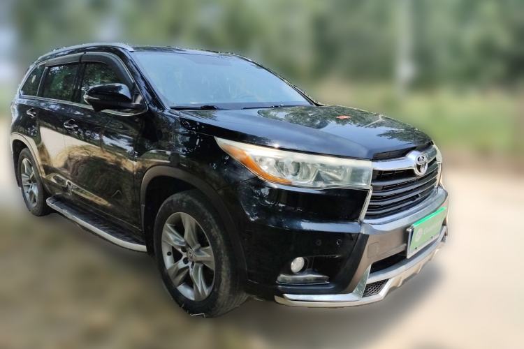 Used Toyota Highlander 2017 2.0T Two-Wheel Drive Luxury Edition 7 Seats Front Right 45 Deg