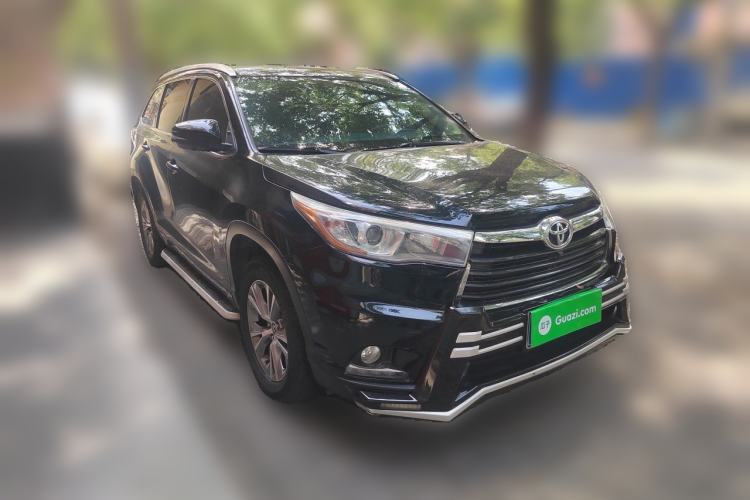 Used Toyota Highlander 2017 2.0T Two-Wheel Drive Elite Version 7 Seats Front Right 45 Deg