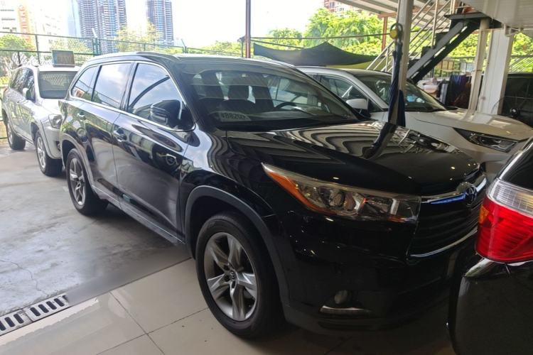 Used Toyota Highlander 2017 2.0T Four-Wheel Drive Luxury Edition 7 Seats Front Right 45 Deg