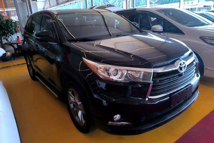 Used Toyota Highlander 2017 2.0T Four-Wheel Drive Luxury Edition 7 Seats Front Right 45 Deg