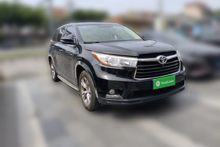 Used Toyota Highlander 2017 2.0T Two-Wheel Drive Elite Version 7 Seats Front Right 45 Deg