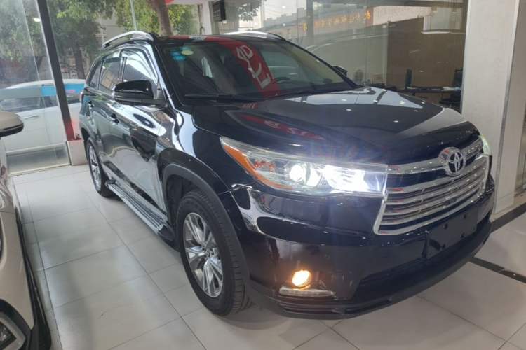 Used Toyota Highlander 2017 2.0T Two-Wheel Drive Elite Edition 5 Seats Front Right 45 Deg