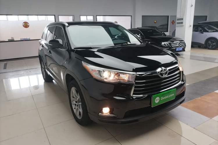 Used Toyota Highlander 2017 2.0T Four-Wheel Drive Luxury Edition 7 Seats Front Right 45 Deg
