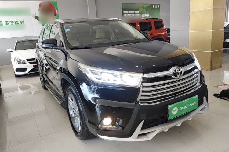Used Toyota Highlander 2017 2.0T Two-Wheel Drive Luxury Edition 7 Seats Front Right 45 Deg