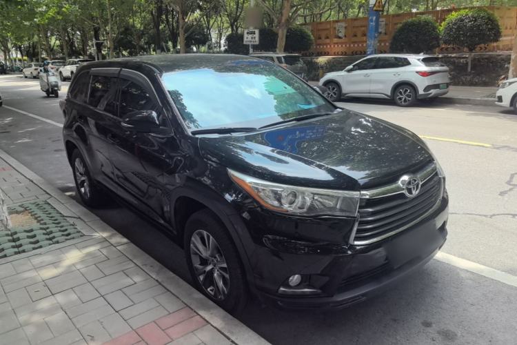 Used Toyota Highlander 2017 2.0T Two-Wheel Drive Elite Version 7 Seats Front Right 45 Deg