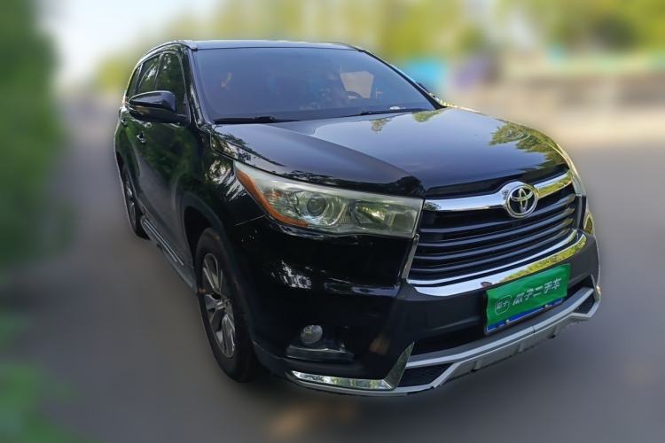 Used Toyota Highlander 2017 2.0T Two-Wheel Drive Elite Version 7 Seats Front Right 45 Deg