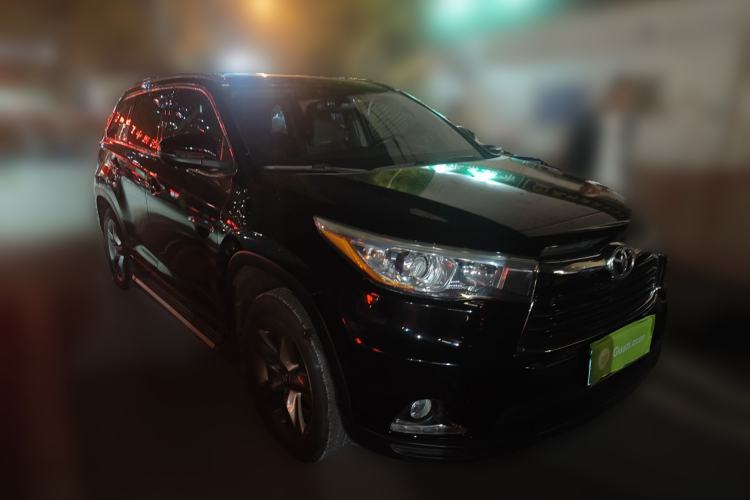 Used Toyota Highlander 2017 2.0T Two-Wheel Drive Luxury Edition 7 Seats Front Right 45 Deg