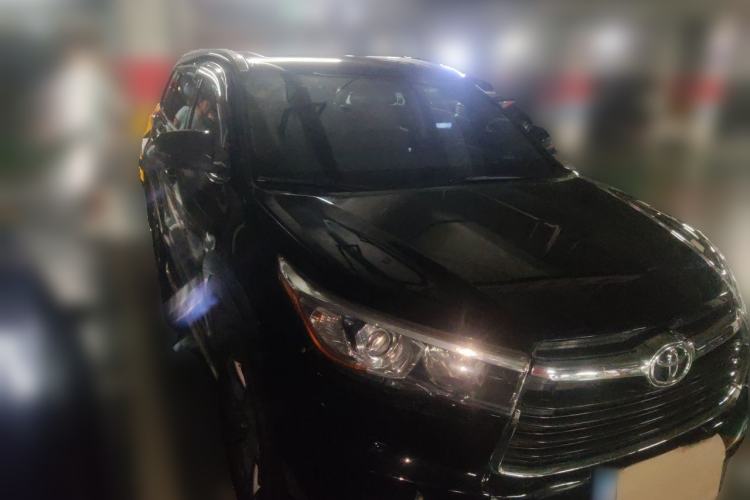 Used Toyota Highlander 2017 2.0T Four-Wheel Drive Luxury Edition 7 Seats Front Right 45 Deg