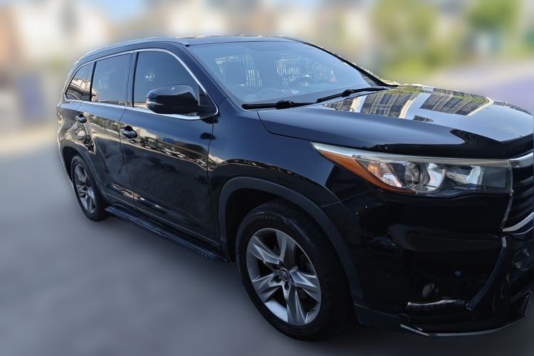 Used Toyota Highlander 2017 2.0T Two-Wheel Drive Luxury Edition 7 Seats Front Right 45 Deg