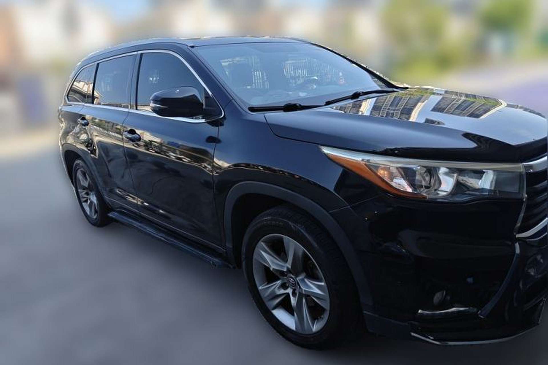 Used Toyota Highlander 2017 2.0T Two-Wheel Drive Luxury Edition 7 Seats Front Right 45 Deg