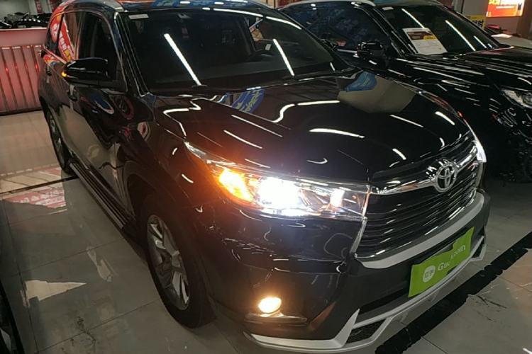 Used Toyota Highlander 2017 2.0T Four-Wheel Drive Luxury Edition 7 Seats Front Right 45 Deg