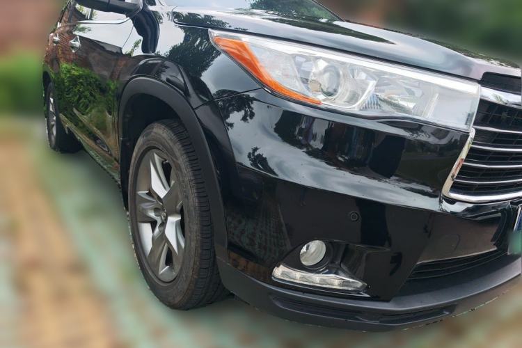 Used Toyota Highlander 2017 2.0T Two-Wheel Drive Luxury Edition 7 Seats Front Right 45 Deg