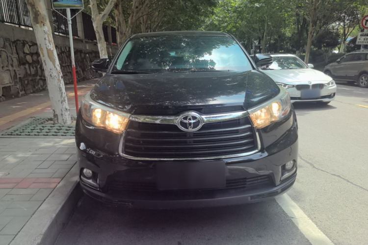 Used Toyota Highlander 2017 2.0T Two-Wheel Drive Elite Version 7 Seats Front