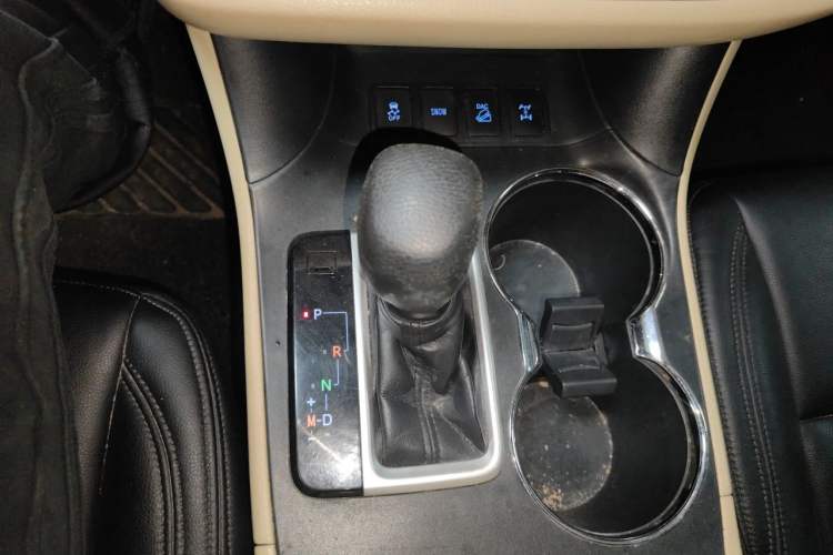 Used Toyota Highlander 2017 2.0T Four-Wheel Drive Elite Edition 7-Seater Gear Lever