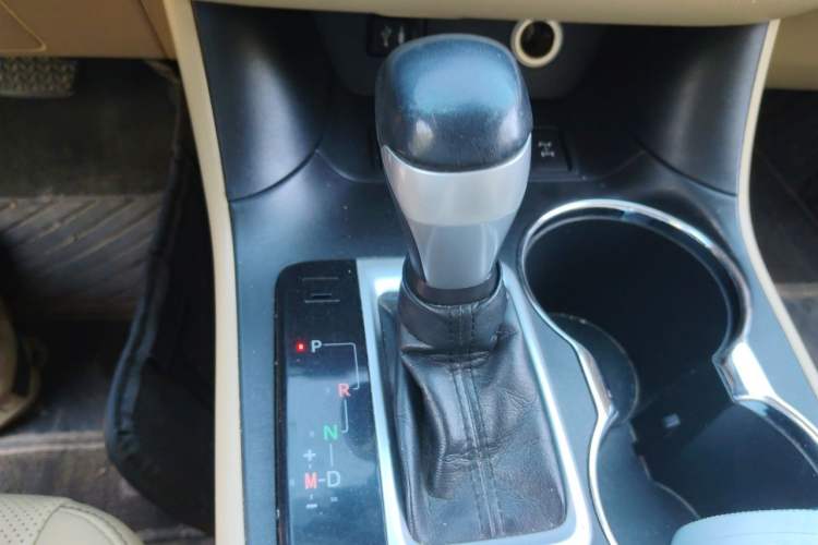 Used Toyota Highlander 2017 2.0T Four-Wheel Drive Elite Edition 7-Seater Gear Lever