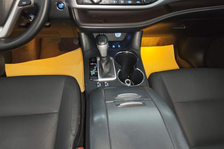 Used Toyota Highlander 2017 2.0T Four-Wheel Drive Luxury Edition 7 Seats Gear Lever