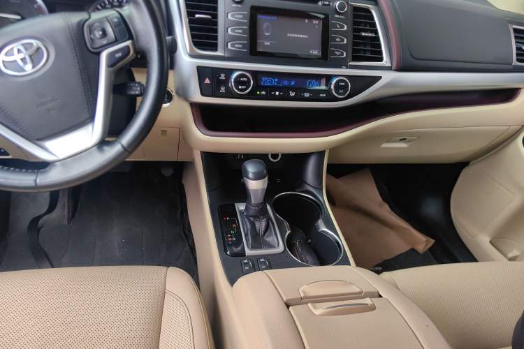 Used Toyota Highlander 2017 2.0T Four-Wheel Drive Luxury Edition 7 Seats Gear Lever