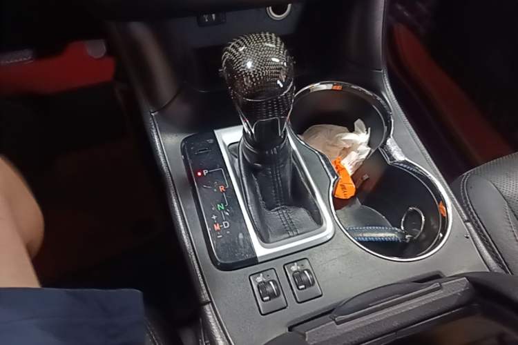 Used Toyota Highlander 2017 2.0T Four-Wheel Drive Black Edition Limited Model Gear Lever