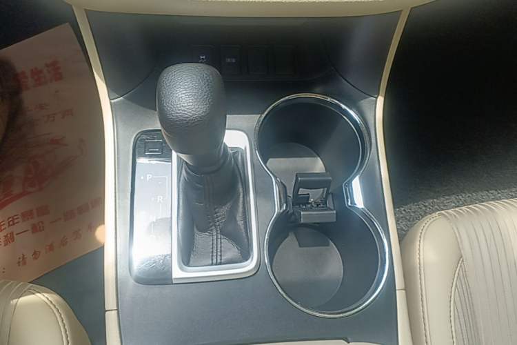 Used Toyota Highlander 2017 2.0T Two-Wheel Drive Elite Version 7 Seats Gear Lever