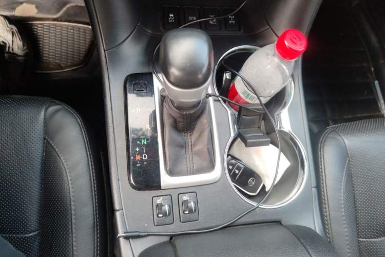 Used Toyota Highlander 2017 2.0T Four-Wheel Drive Black Edition Limited Model Gear Lever