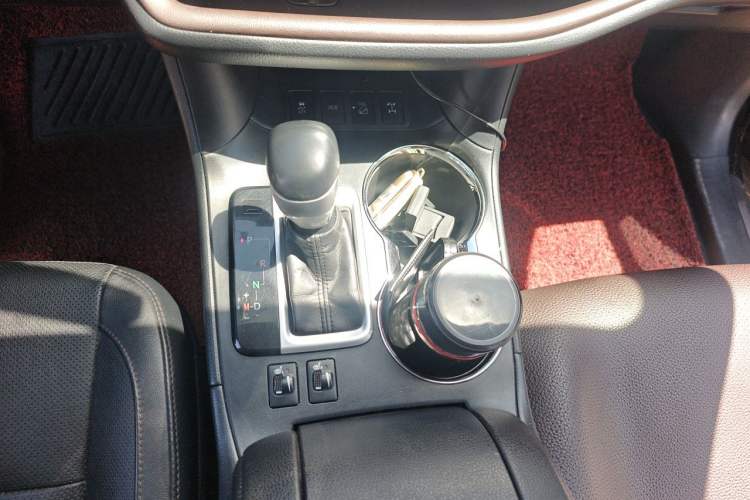Used Toyota Highlander 2017 2.0T Four-Wheel Drive Luxury Edition 7 Seats Gear Lever
