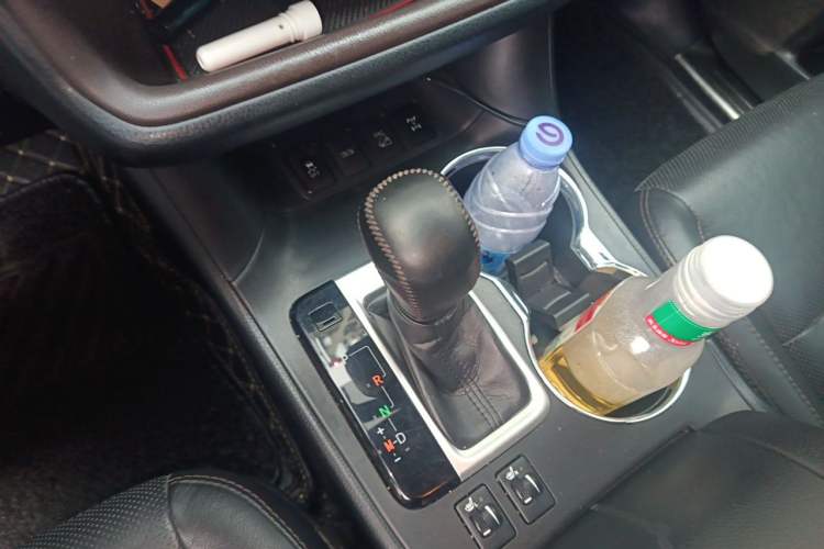 Used Toyota Highlander 2017 2.0T Four-Wheel Drive Black Edition Limited Model Gear Lever