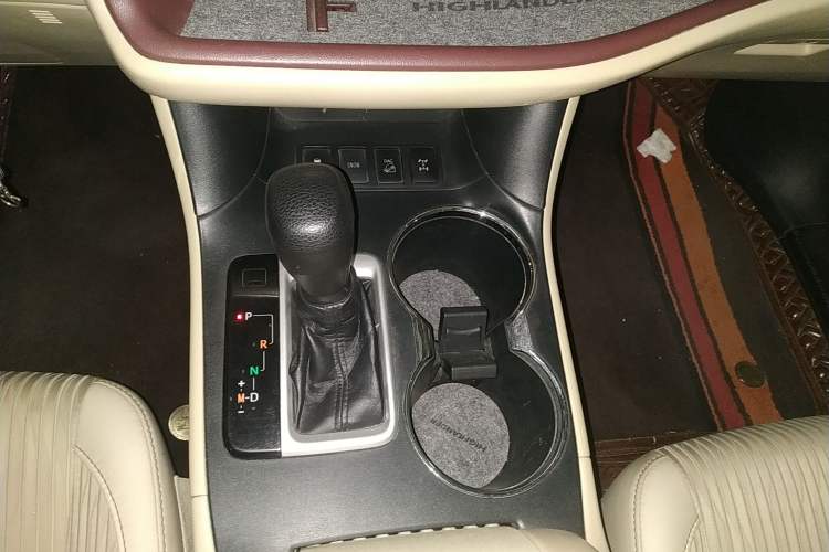 Used Toyota Highlander 2017 2.0T Four-Wheel Drive Elite Edition 7-Seater Gear Lever