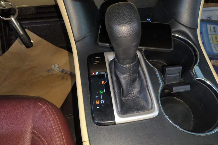Used Toyota Highlander 2017 2.0T Four-Wheel Drive Elite Edition 7-Seater Gear Lever